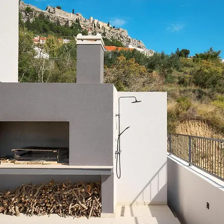 Luxurious In Klis